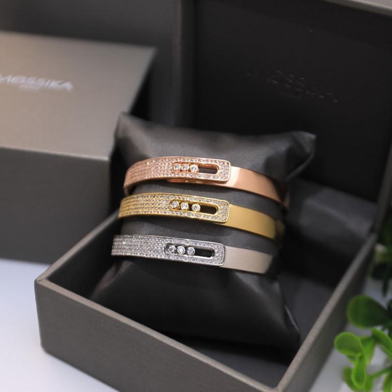 Ba*len*cia*ga bracelets